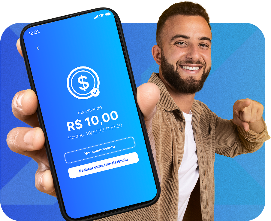 Homem sorrindo segurando o celular com um comprovante de Pix enviado